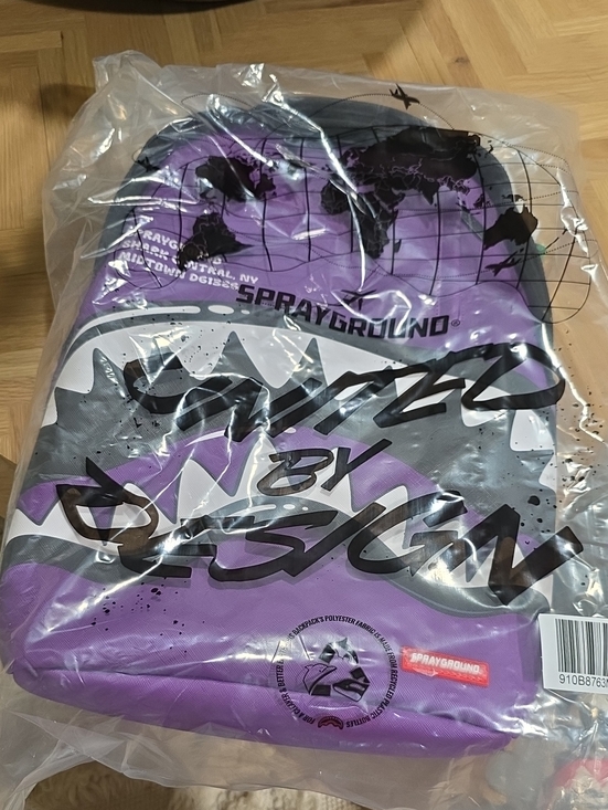 Sprayground Shark Central Bubble main image 5